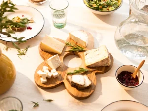 Doiy SERVING BOARD DAISY